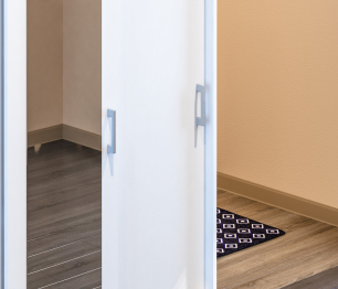 Шкаф-купе 3-х дверный Терра СБ-2610 с зеркалом Белый